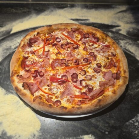 Pizza Carnivora Afumati. Comanda acum!