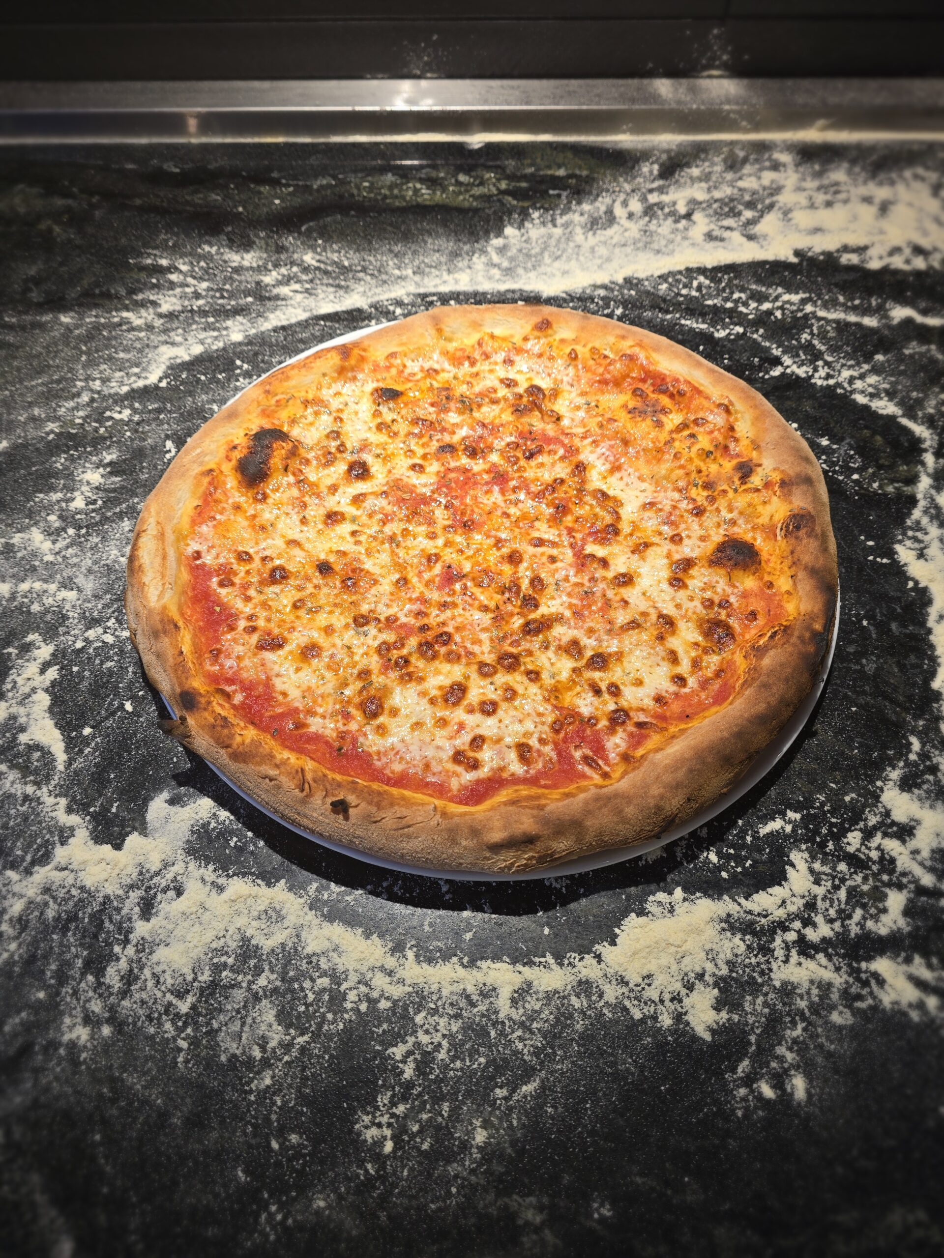 Pizza Margherita Afumati. Comanda acum!