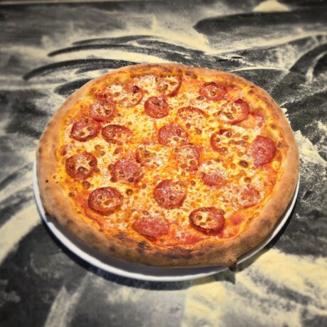 Pizza Salami Afumati. Comanda acum!