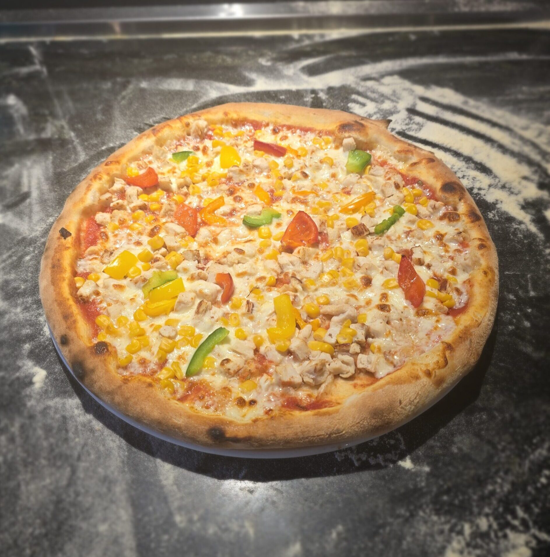 Pizza cu Pui Afumati. Comanda acum!