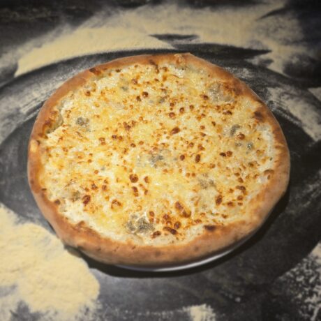 Pizza Quattro Formaggi Afumati. Comanda acum!