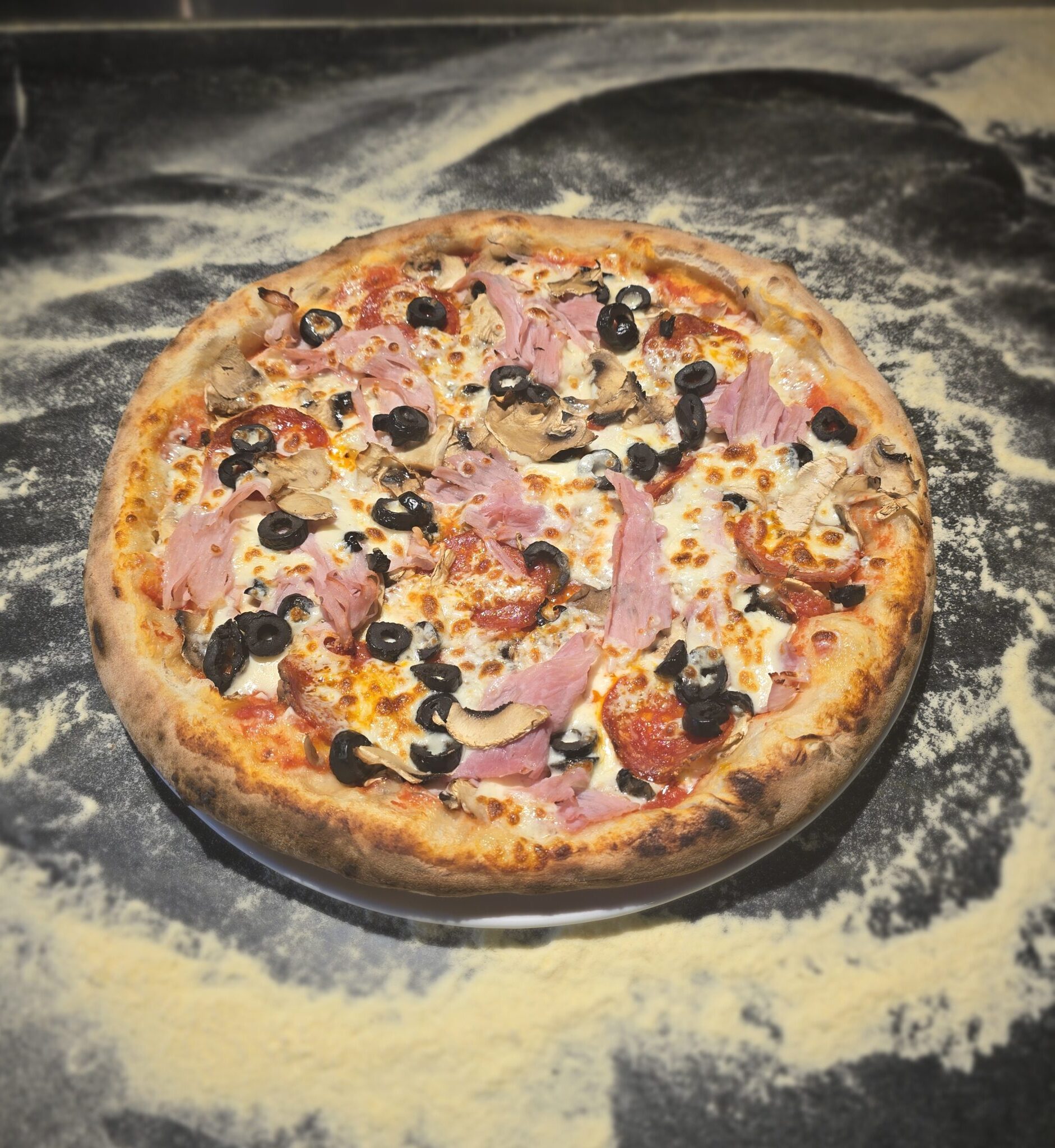 Pizza Quattro Stagioni Afumati. Comanda acum!