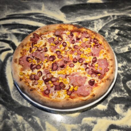 Pizza Rusticana Afumati. Comanda acum!