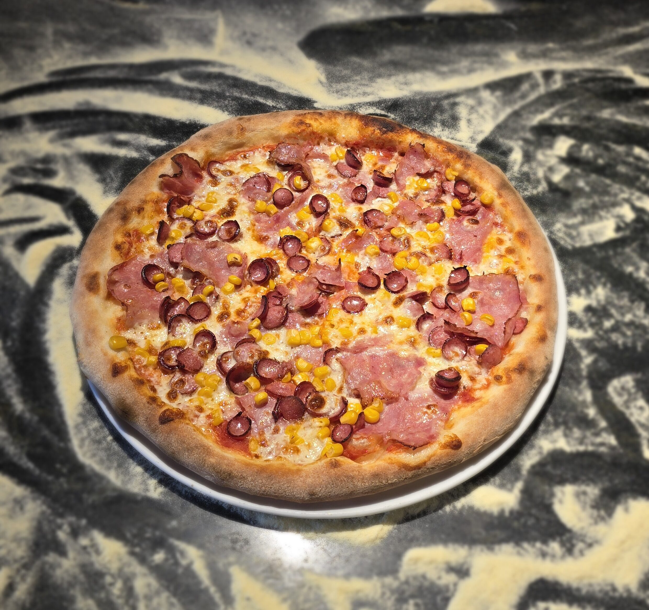 Pizza Rusticana Afumati. Comanda acum!